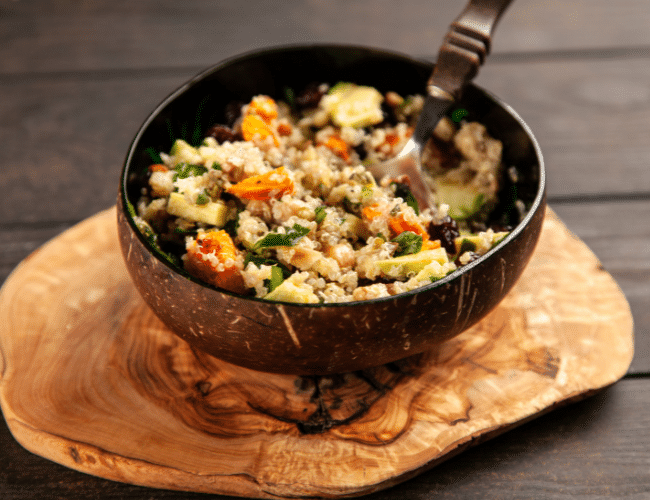 Ensalada tibia de quinoa, papa dulce y betabel